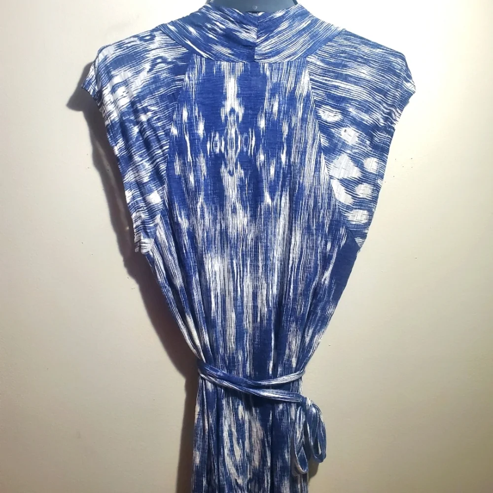 VELVET Blue & White Ikat-Style Patterned Print V-neck Line Cinched Waist Medium